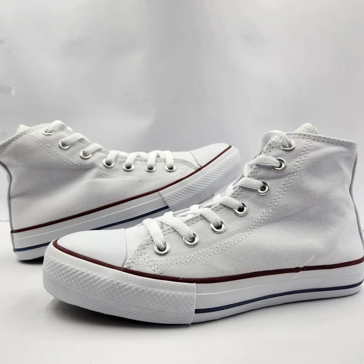 All Star cano alto branco, ângulo 1 de 2