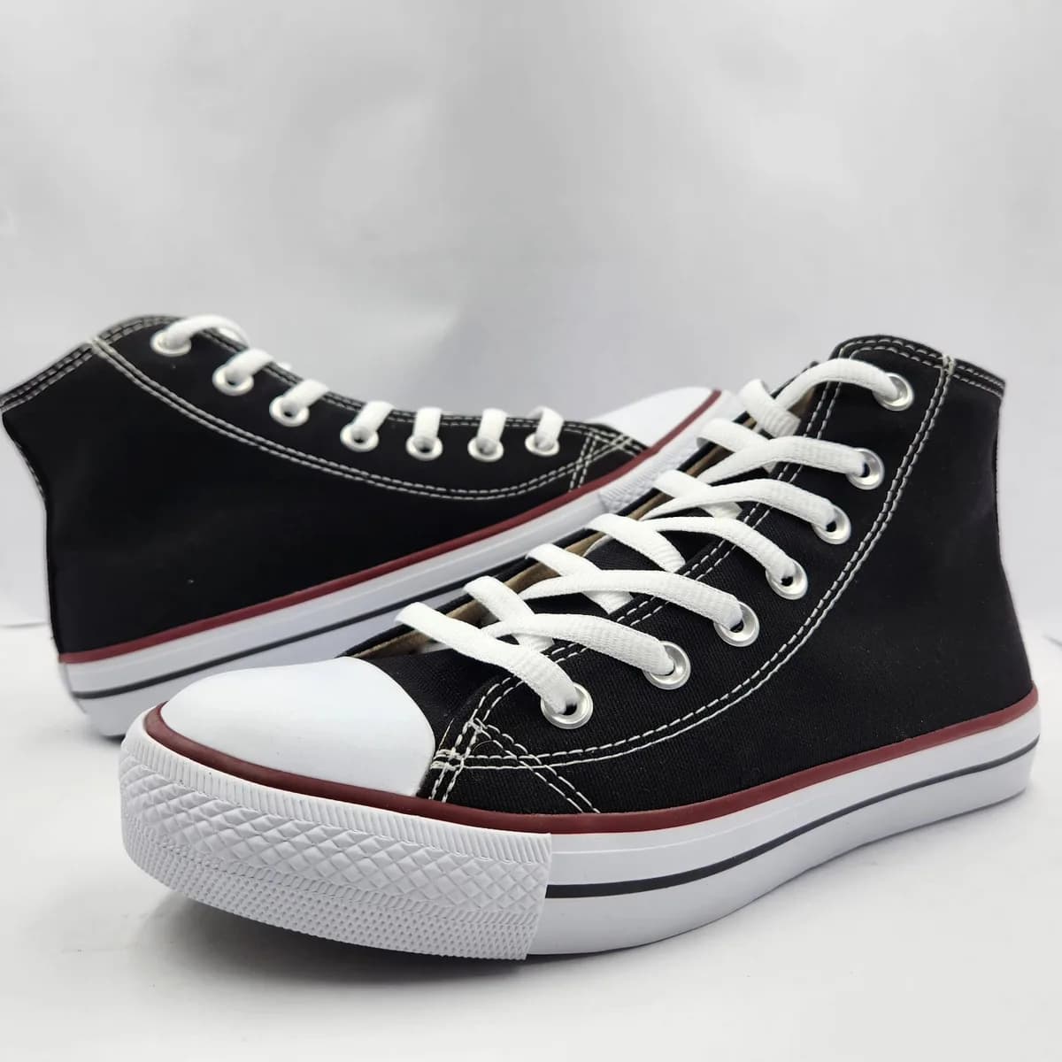 All Star cano alto preto, ângulo 1 de 3