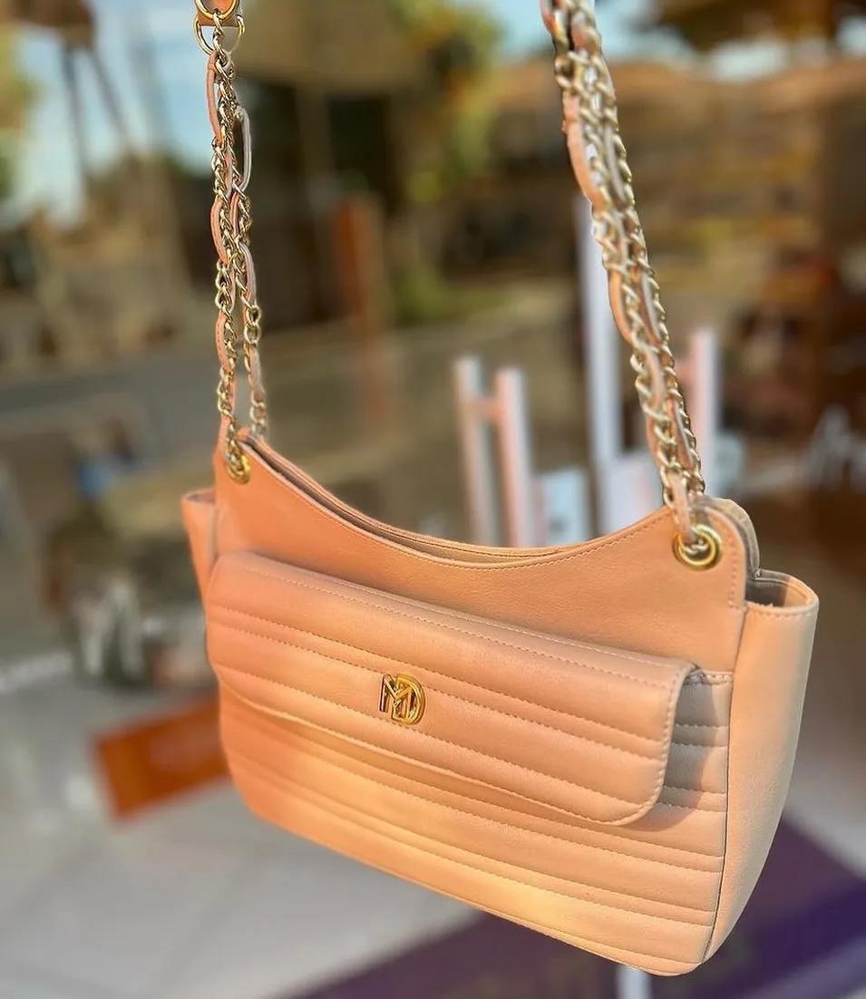 Bolsa pêssego com alça de corrente