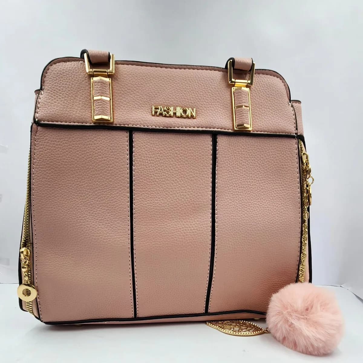 Bolsa rosa com pompom