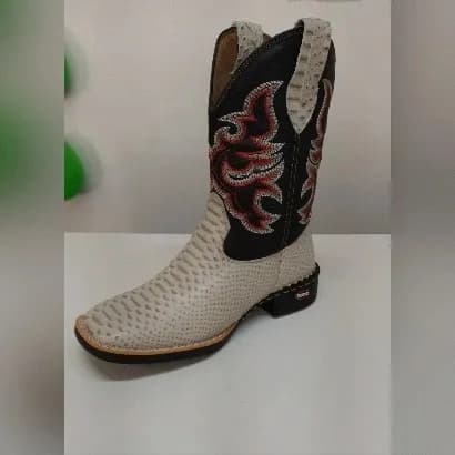 Bota texana bordada cano preto